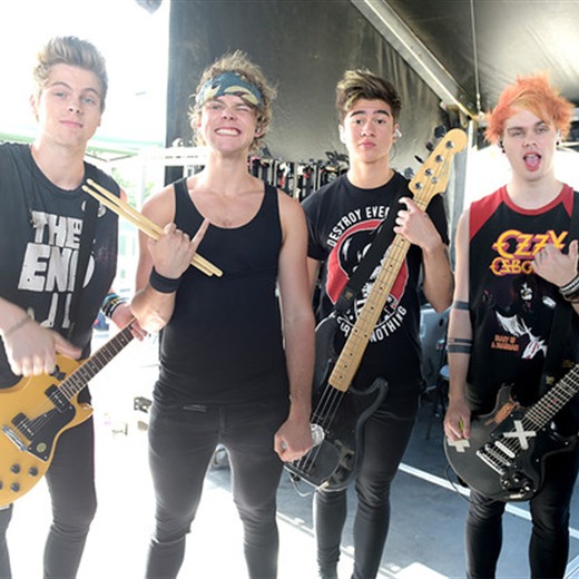 Enemigos en 5 Seconds of Summer