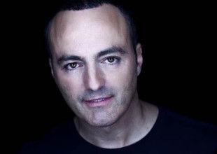 Luis López presenta "God Invented Fridays"