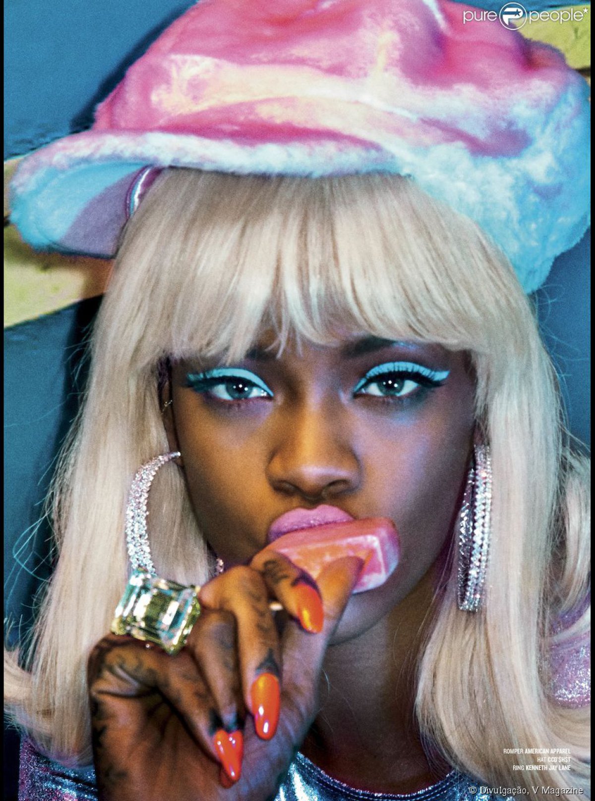 Rihanna explota en la tapa de V Magazine