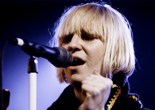 SIA escribe una canción de amor para Maroon 5 o Bruno Mars