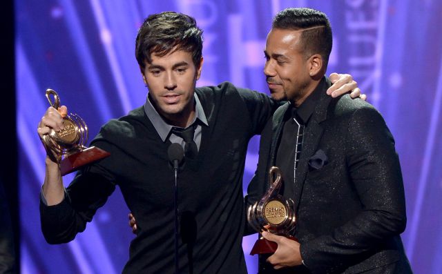 Romeo Santos y Enrique Iglesias arrasaron en los Billboard 2015