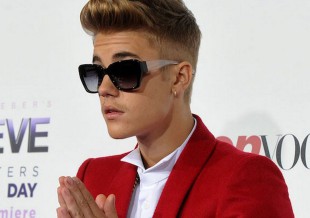 ¿Justin Bieber de novio con una ex conejita Playboy?
