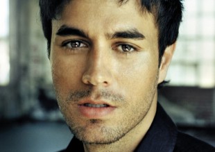 Enrique Iglesias colabora con Save The Children