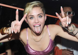 ¿Miley Cyrus sube una foto de ella haciendo pis?