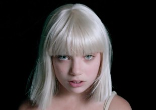 Así fue creciendo la nena de los videos de Sia