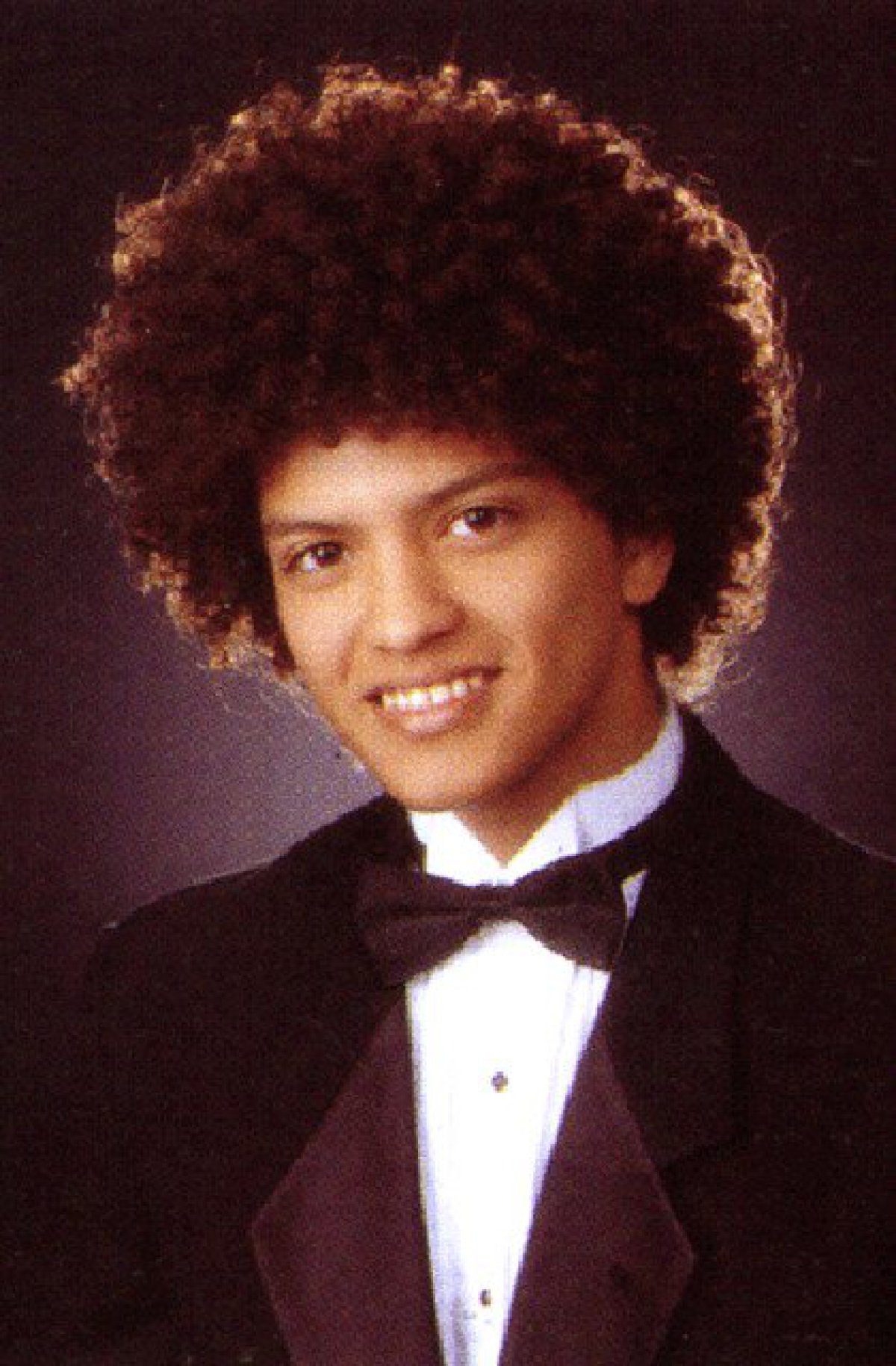 Aplausos para el afro de Bruno Mars!