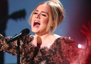Adele lloró arriba del escenario