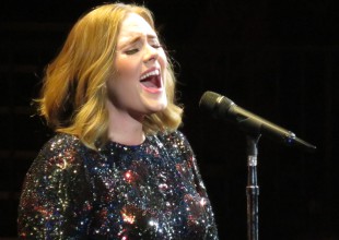 Adele cantó en vivo un tema de las Spice Girls
