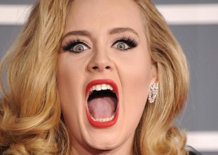 Adele no la pasó bien y se le nota en la cara