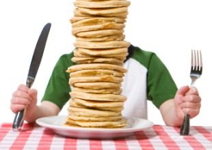 ¿Podrías comer 113 waffles en 8 minutos?