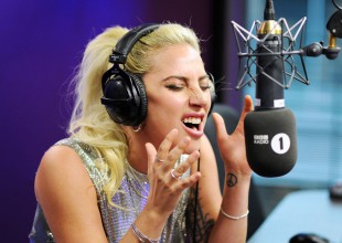 Lady gaga canta en vivo "Perfect Illusion"