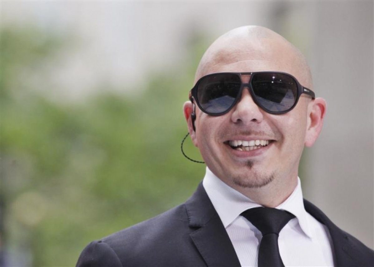 No parece, pero Pitbull tiene apenas 35.