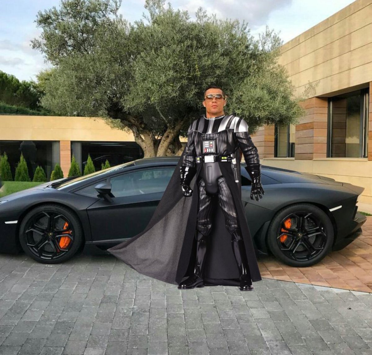 Cristiano Ronaldo presumió su auto nuevo, y le llovieron memes!