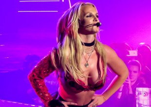 ¡El casi topless de Britney Spears en vivo!