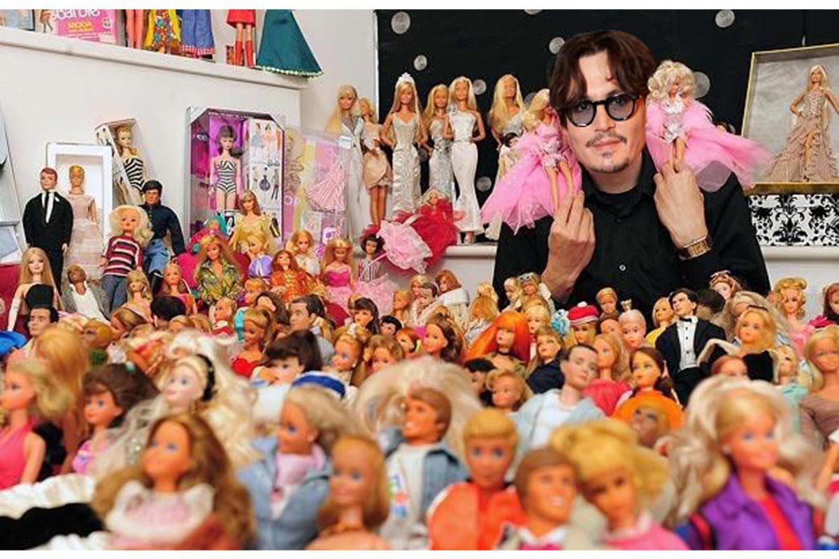 Johnny Depp tiene una extraña colección de muñecas Barbie