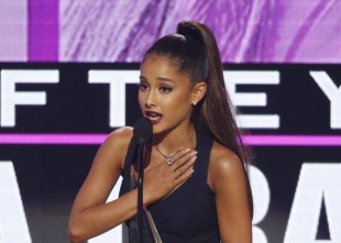 Ariana Grande se llevó el premio a la mejor artista del año