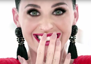 Katy Perry se rinde al juego del momento