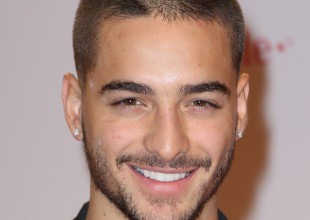Maluma besa a una fan en un concierto