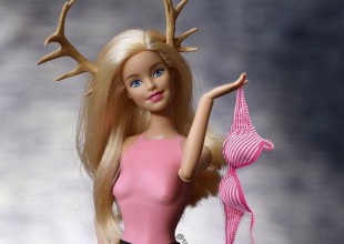 Foto viral: Lanzan una Barbie que fuma y tiene celulitis