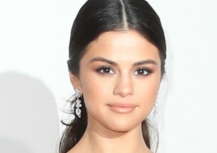Selena Gómez lanza un álbum en formato cassette