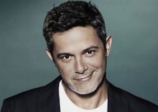 Así suena la nueva versión de "¿Y si fuera ella?" de Alejandro Sanz