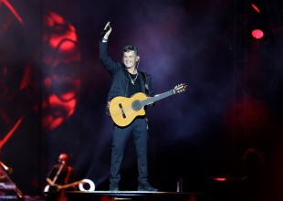 Alejandro Sanz la rompe con “Más es Más”