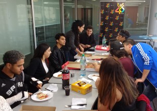 ¡Las ganadoras de LOS40 almorzaron con CNCO!