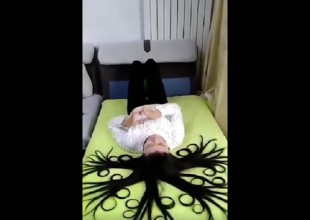 ¿Está vivo? ¡Mirá el increíble pelo de esta nena!