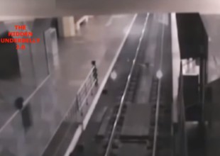 Mirá el terrorífico video del tren fantasma que llega a la estación