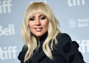 Lady Gaga no tiene ningún problema en mostrar sus estrías