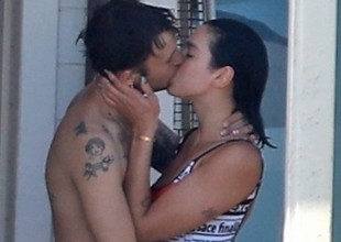 Las fotos más románticas de Dua Lipa a los besos con su novio en la playa
