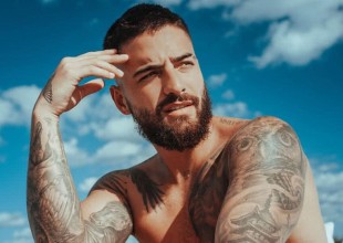 ¡WTF! Maluma recibió un corpiño en pleno concierto