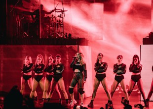 j mena estrena "ADN en vivo"