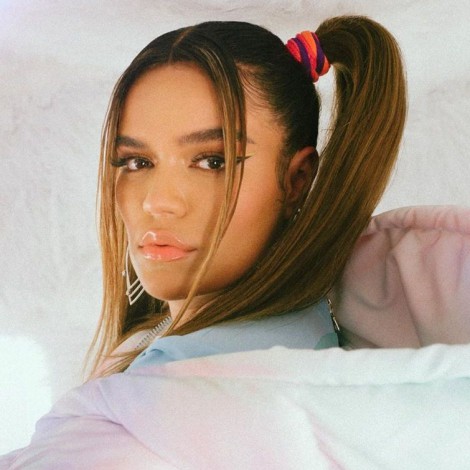¿Nuevo look? Karol G se mostró con el pelo verde y revolucionó las redes sociales
