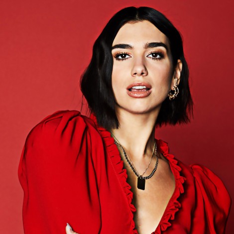 Por estas fotos creen que Dua Lipa está embarazada