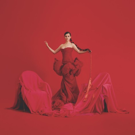 Selena Gómez anuncia el lanzamiento de su primer disco en español