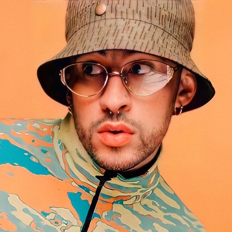 Bad Bunny publicó una polémica foto desnudo frente al espejo