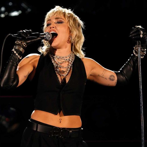 Miley Cyrus hizo su versión de "We Will Rock You" de Queen