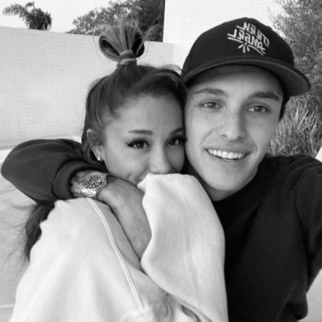 Ariana Grande ya estaría preparando su boda con Dalton Gómez