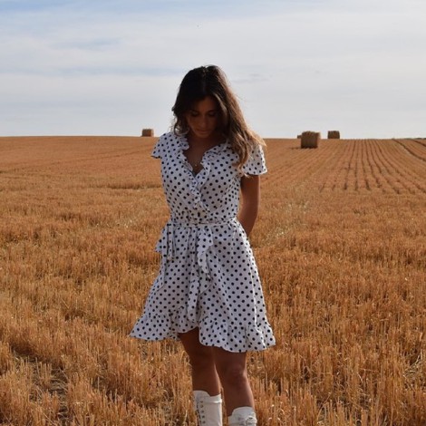 Sophie Oliver presenta su álbum debut "Otra vez me levanté"