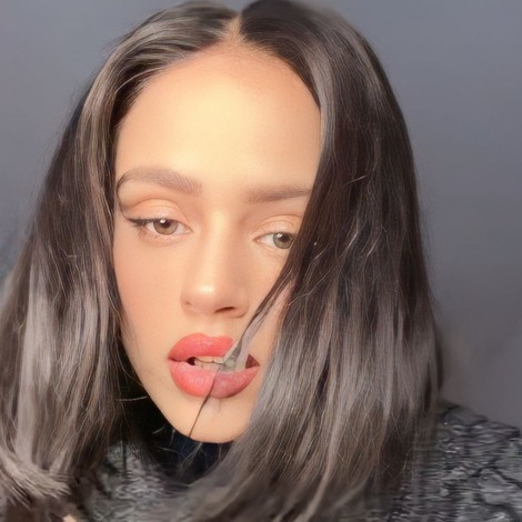 ¿Será peluca? Rosalía sorprendió a sus fans con un nuevo look