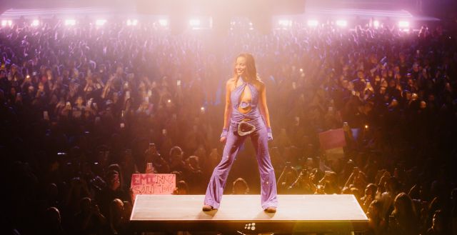Emilia deslumbró al público con sus primeras dos presentaciones en el Movistar Arena