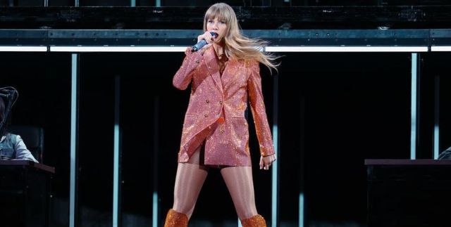 Taylor Swift comenzó a lucir el color naranja en 