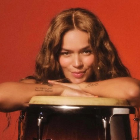 Karol G desata drama con Anahí en su nueva era "Tropicoqueta"