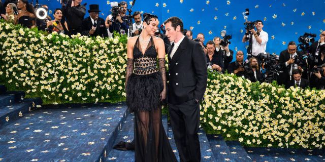Dua Lipa y Callum Turner: la historia de amor que parece sacada de una película romántica