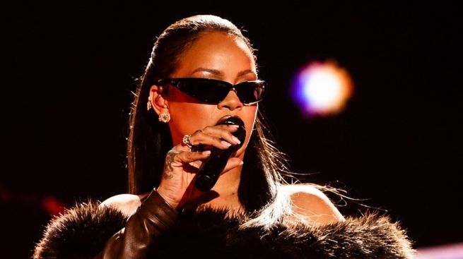 Rihanna sorprendió en Nueva York y volvió a cantar en vivo junto a Jay-Z